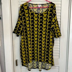 Lula Roe medium tunic top with houndstooth print